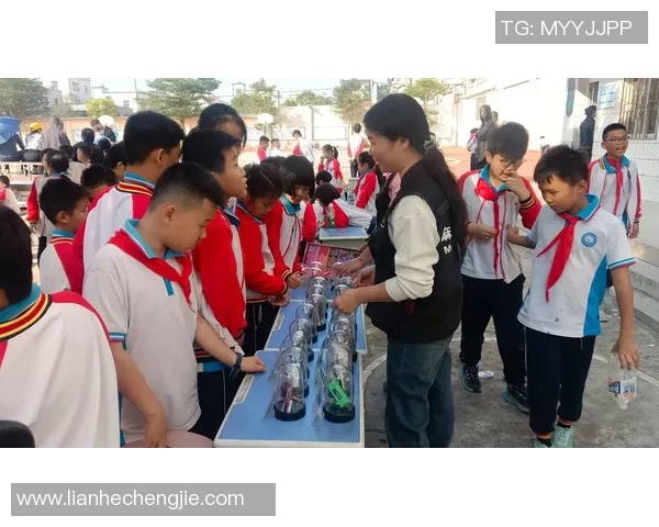 园区附中足球队奋勇拼搏展现青春风采助力校园文化建设